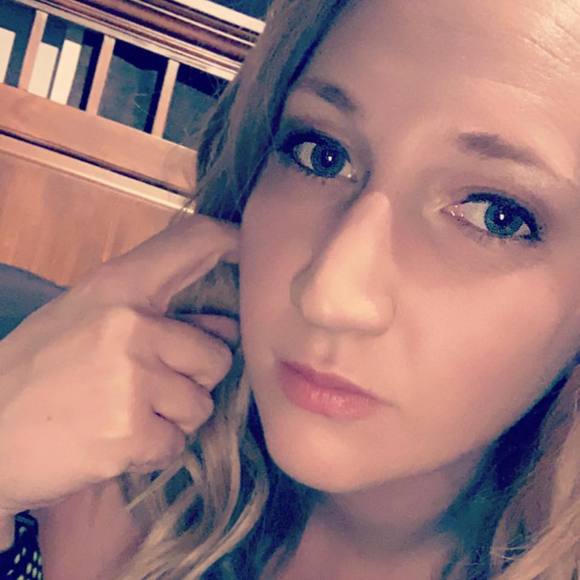 Meet your Posher, Cassandra - Picture 1 of 1